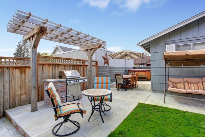 stylish patio with outdoor kitchen, dining area and a lounge area