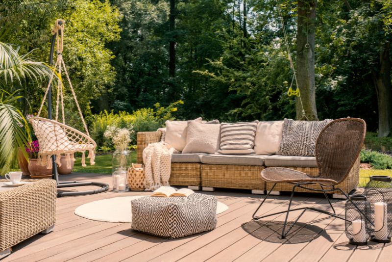 composite deck patio with outdoor furniture